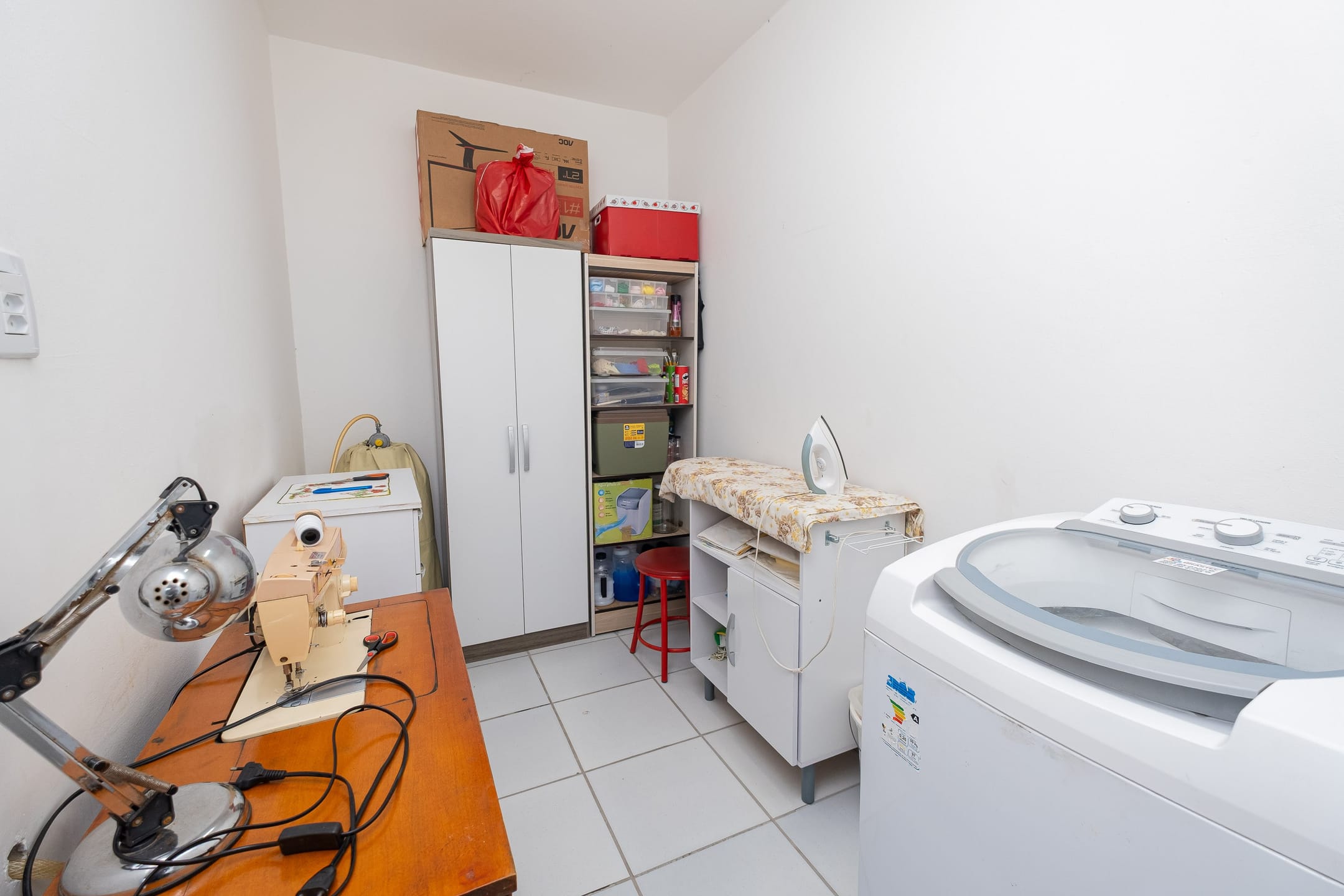 Apartamento à venda no Condomínio Messina, Areal - com 79 m², 2 quartos, cozinha com armários e vaga coberta. - 12