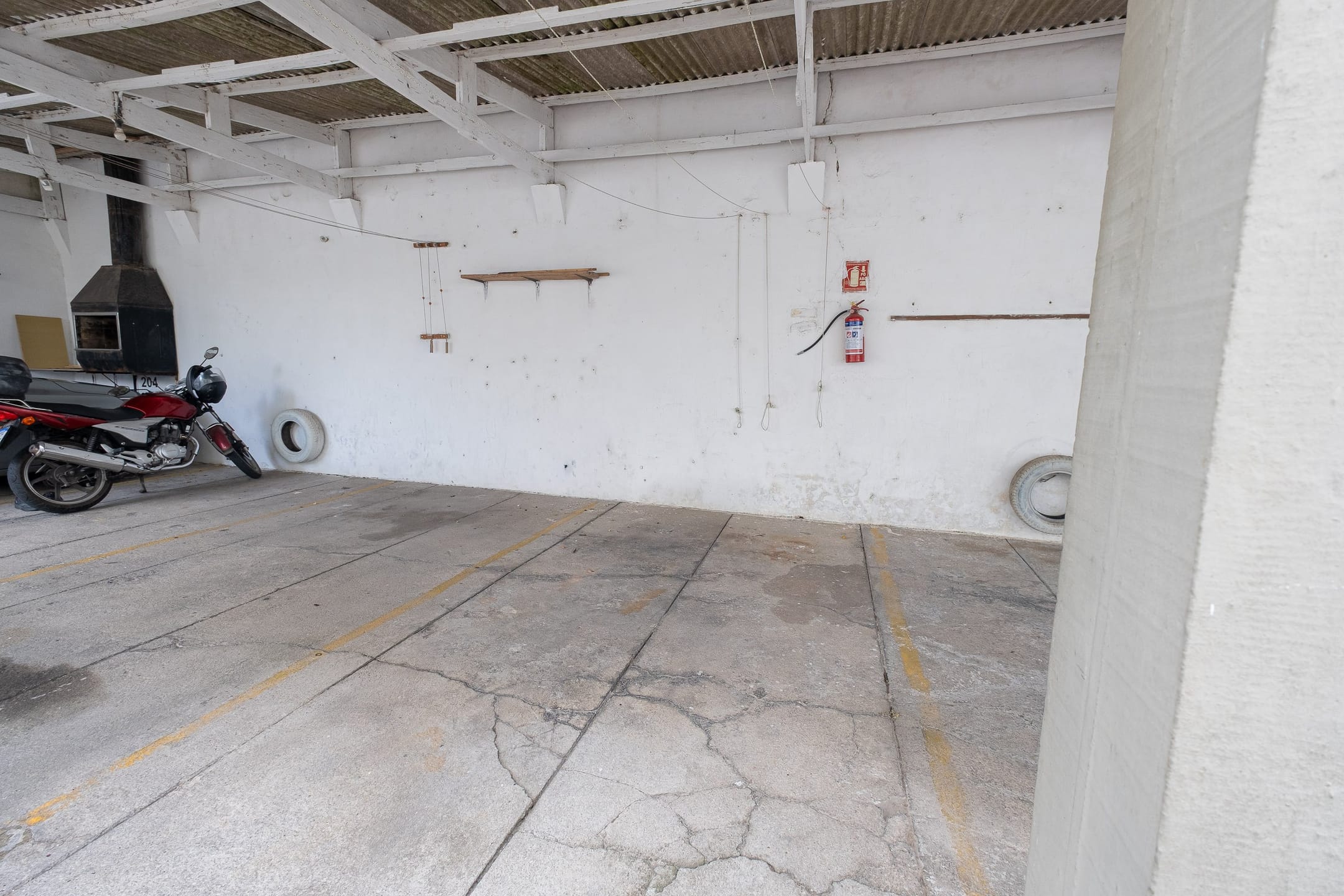 Apartamento à venda no Condomínio Messina, Areal - com 79 m², 2 quartos, cozinha com armários e vaga coberta. - 14
