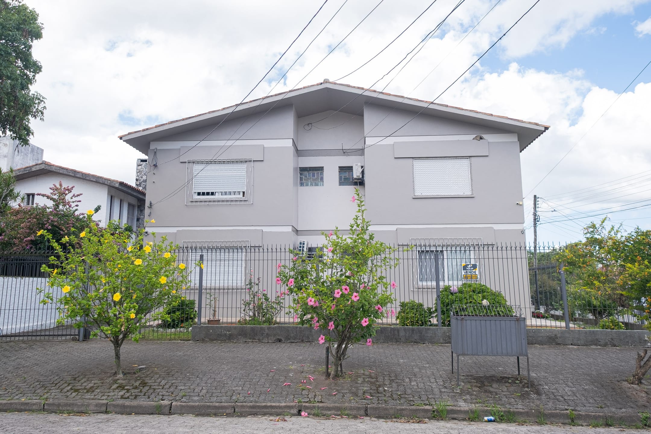 Apartamento à venda no Condomínio Messina, Areal - com 79 m², 2 quartos, cozinha com armários e vaga coberta. - 15