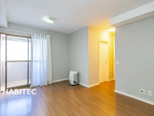 Apartamento 2 quartos e 2 banheiros, para alugar, no bairro Bigorrilho em Curitiba