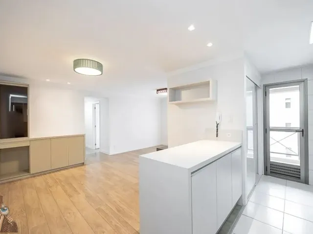 Apartamento 3 quartos e 2 banheiros, para alugar, no bairro Bigorrilho em Curitiba