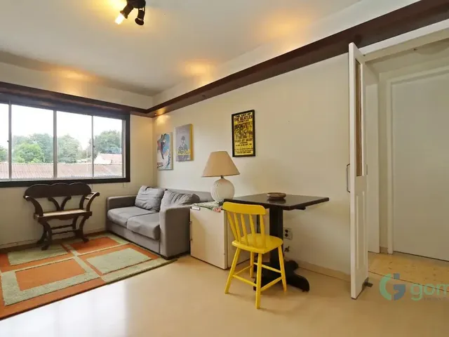 Apartamento 2 quartos e 1 banheiro, para alugar, no bairro Água Verde em Curitiba