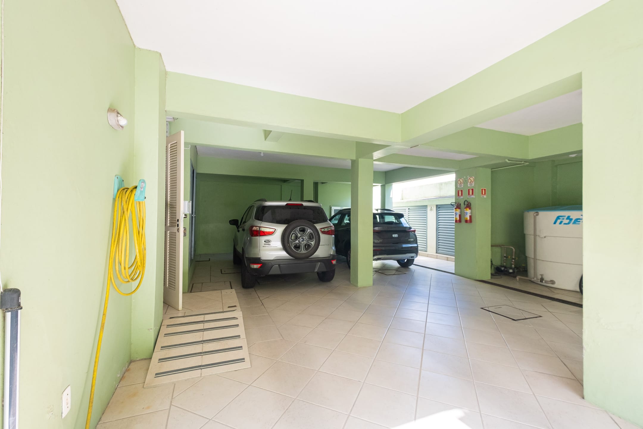 Apartamento à venda no Edifício Felgueiras, Centro - 160 m², 4 quartos (sendo 1 suíte), lareira, sacada e 2 vagas cobertas. - 24