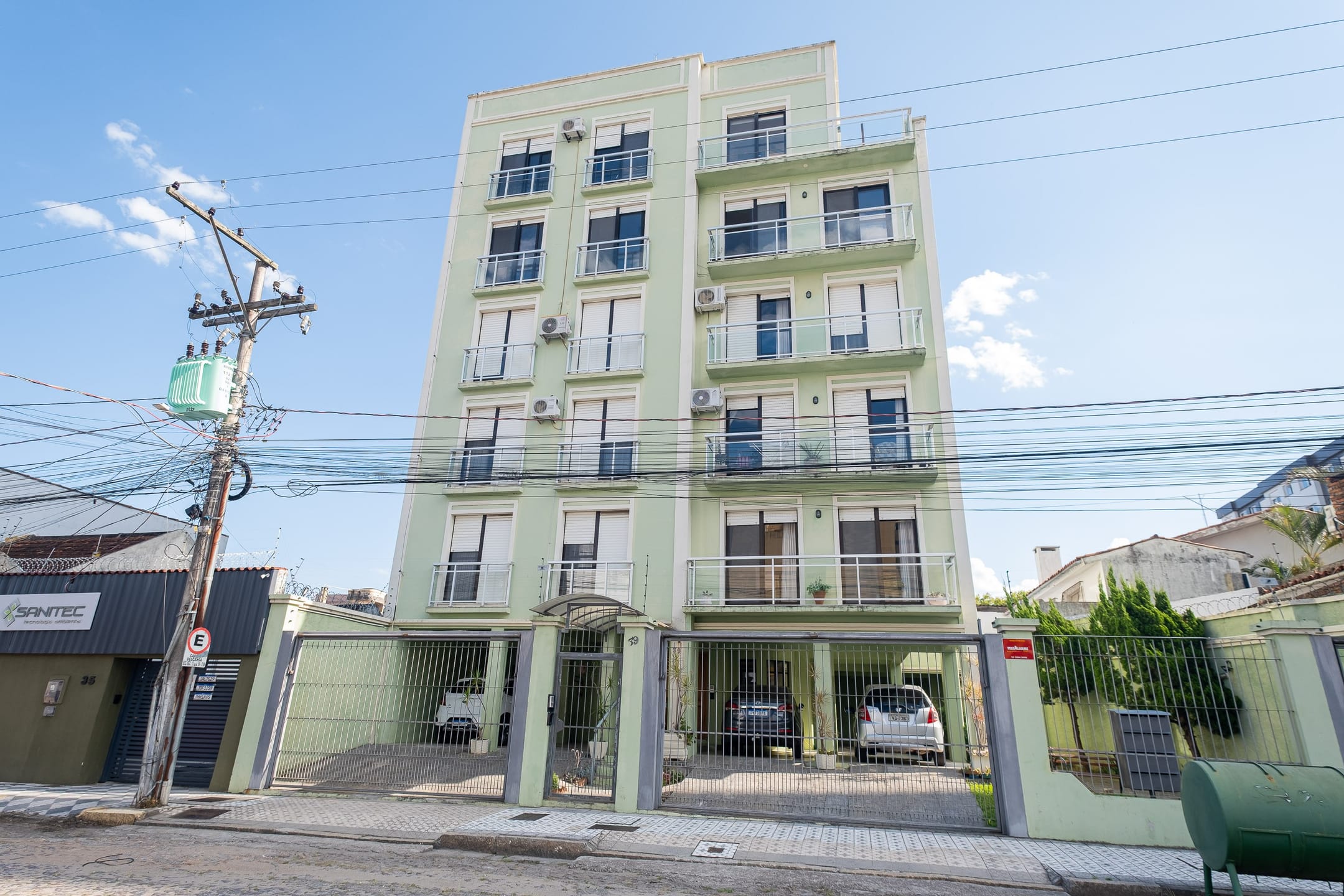 Apartamento à venda no Edifício Felgueiras, Centro - 160 m², 4 quartos (sendo 1 suíte), lareira, sacada e 2 vagas cobertas. - 25