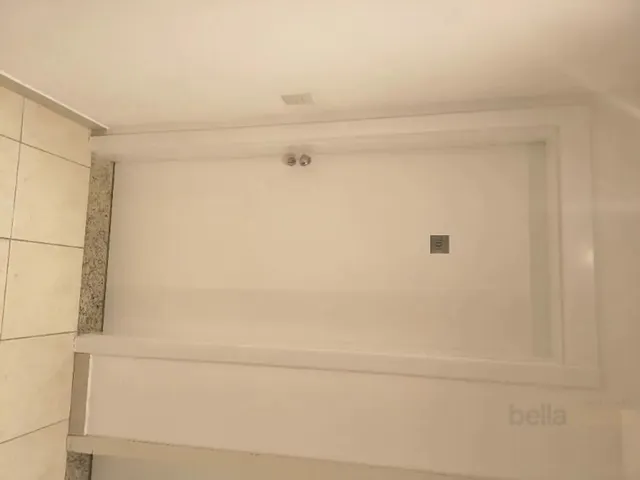 Apartamento 3 quartos e 2 banheiros, para alugar, no bairro Água Verde em Curitiba