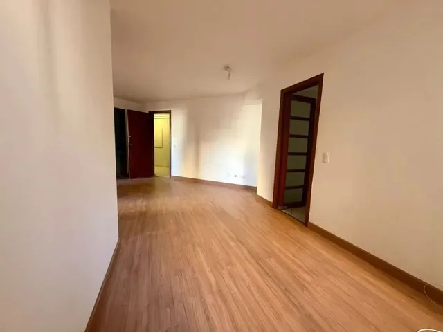 Apartamento 2 quartos e 2 banheiros, para alugar, no bairro Champagnat em Curitiba