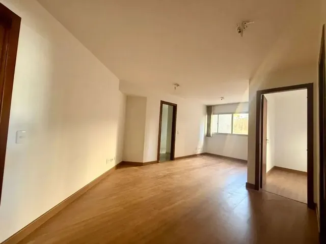 Apartamento 2 quartos e 2 banheiros, para alugar, no bairro Champagnat em Curitiba