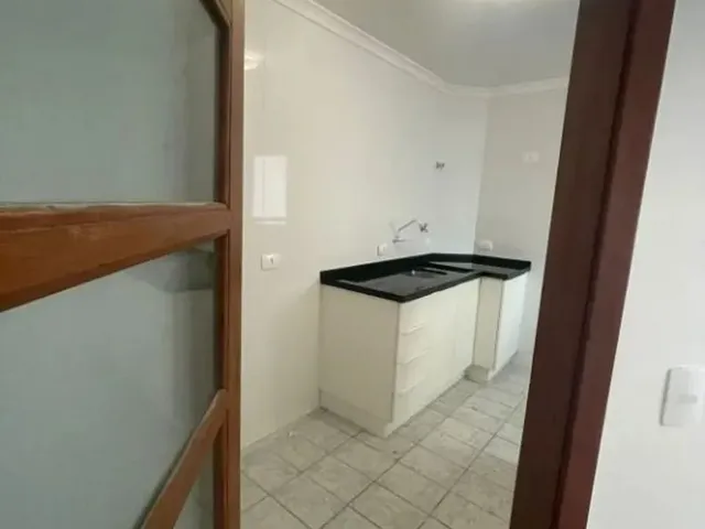 Apartamento 2 quartos e 2 banheiros, para alugar, no bairro Champagnat em Curitiba