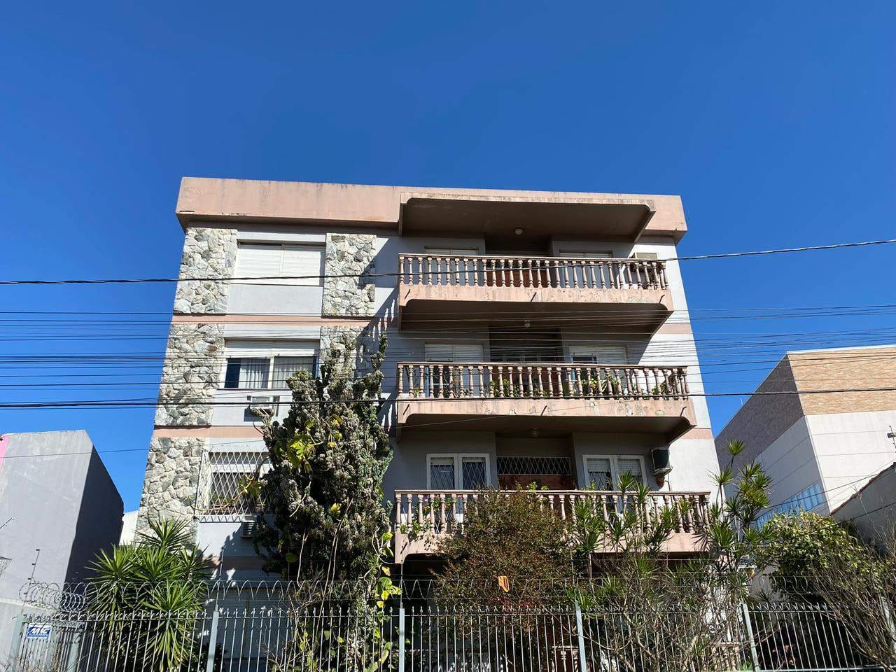 Apartamento à venda no centro de Pelotas - com 150 m², 3 quartos (sendo 1 suíte), cozinha com armários e sacada. - 17