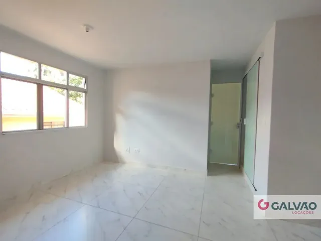 Apartamento 2 quartos e 1 banheiro, para alugar, no bairro Campo Comprido em Curitiba