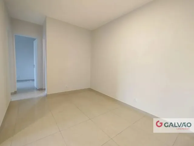 Apartamento 2 quartos e 1 banheiro, para alugar, no bairro Cristo Rei em Curitiba