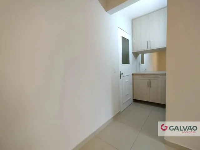 Apartamento 2 quartos e 1 banheiro, para alugar, no bairro Cristo Rei em Curitiba