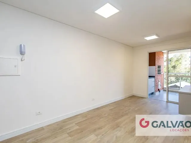 Apartamento 2 quartos e 1 banheiro, para alugar, no bairro Boa Vista em Curitiba