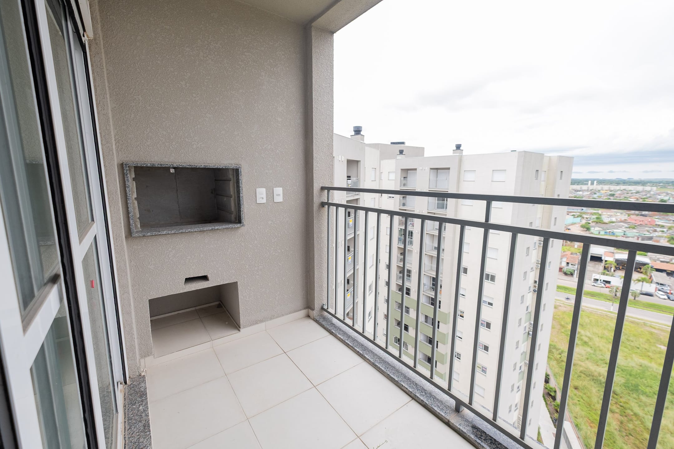 Apartamento à venda no Smart Urban Club, Areal - com 62 m², 2 quartos, andar alto, sacada com churrasqueira e vaga coberta. - 11