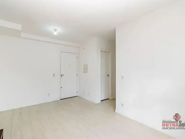 Apartamento 2 quartos e 1 banheiro, para alugar, no bairro Xaxim em Curitiba
