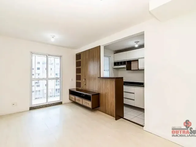 Apartamento 2 quartos e 1 banheiro, para alugar, no bairro Xaxim em Curitiba