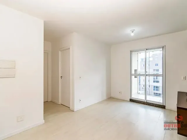 Apartamento 2 quartos e 1 banheiro, para alugar, no bairro Xaxim em Curitiba