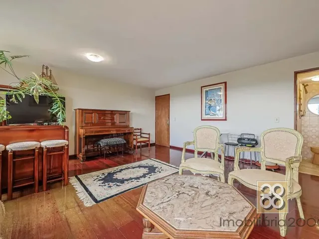 Apartamento 4 quartos e 1 banheiro, à venda, no bairro Bigorrilho em Curitiba
