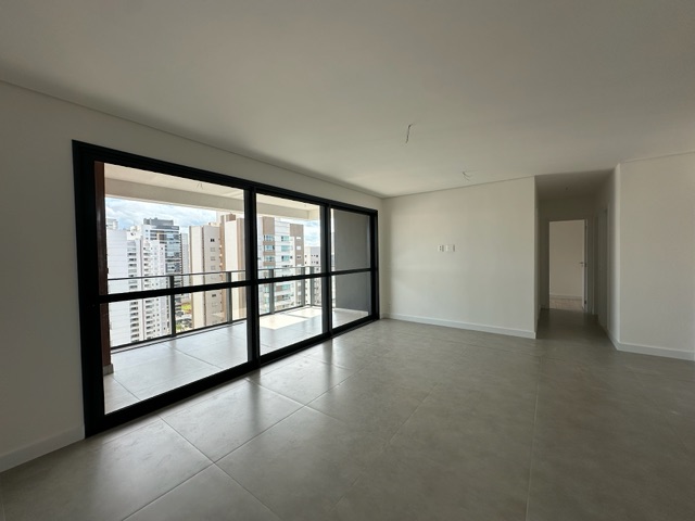 Apartamento com 213m², à venda, no bairro Gleba Palhano em Londrina