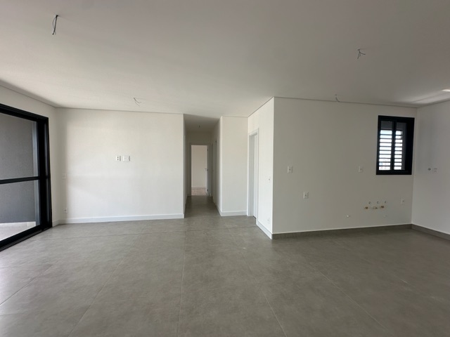 Apartamento com 213m², à venda, no bairro Gleba Palhano em Londrina