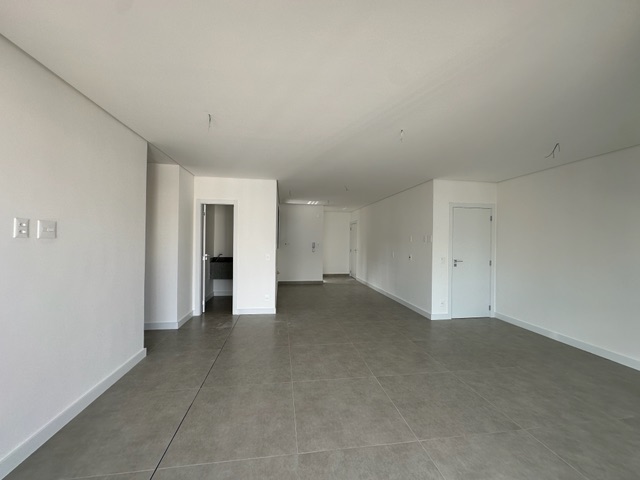 Apartamento com 213m², à venda, no bairro Gleba Palhano em Londrina