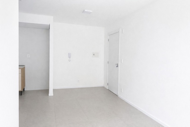Apartamento com 62m² 2 quartos e 1 banheiro, à venda ou para alugar, no bairro Centro em Pelotas