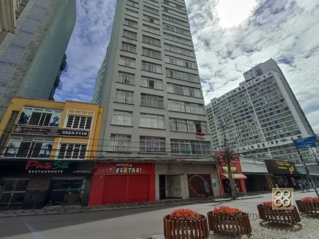 Apartamento 1 quarto e 1 banheiro, para alugar, no bairro Centro em Curitiba