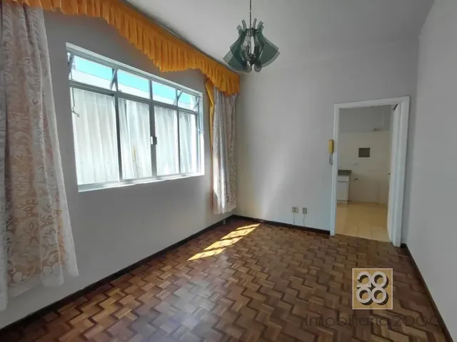 Apartamento 1 quarto e 1 banheiro, para alugar, no bairro Centro em Curitiba
