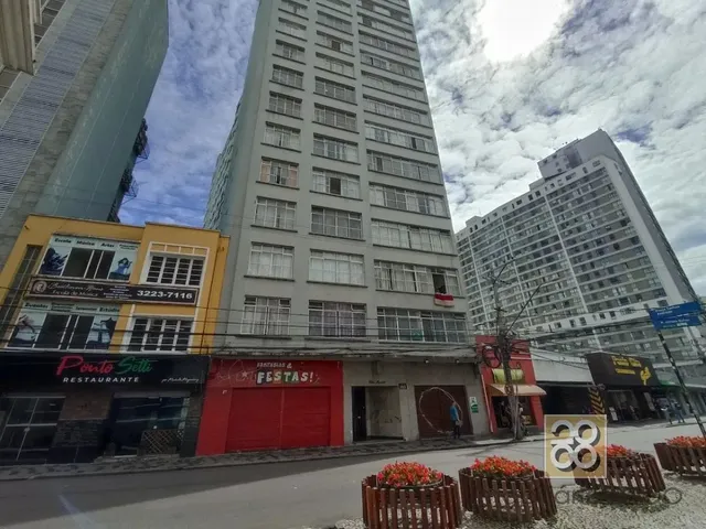 Apartamento 1 quarto e 1 banheiro, para alugar, no bairro Centro em Curitiba