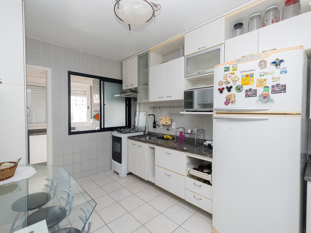 Apartamento 3 quartos e 3 banheiros, à venda ou para alugar, no bairro Centro em Pelotas
