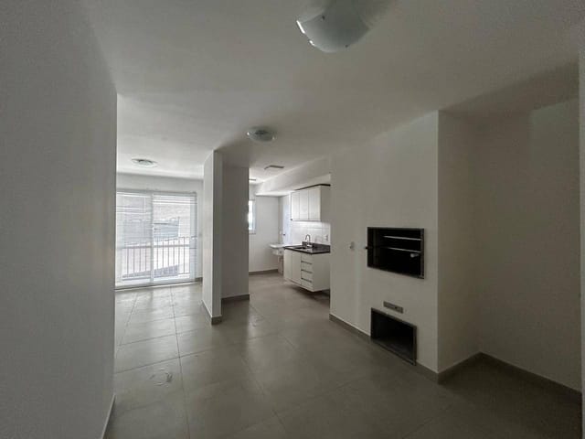 Apartamento com 75m² 2 quartos e 2 banheiros, à venda ou para alugar, no bairro Três Vendas em Pelotas