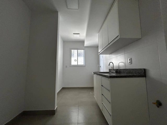 Apartamento com 75m² 2 quartos e 2 banheiros, à venda ou para alugar, no bairro Três Vendas em Pelotas