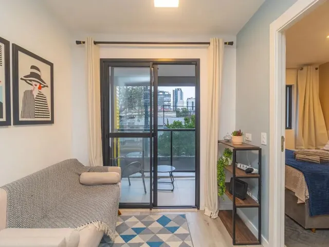 Apartamento 1 quarto e 1 banheiro, para alugar, no bairro Mercês em Curitiba