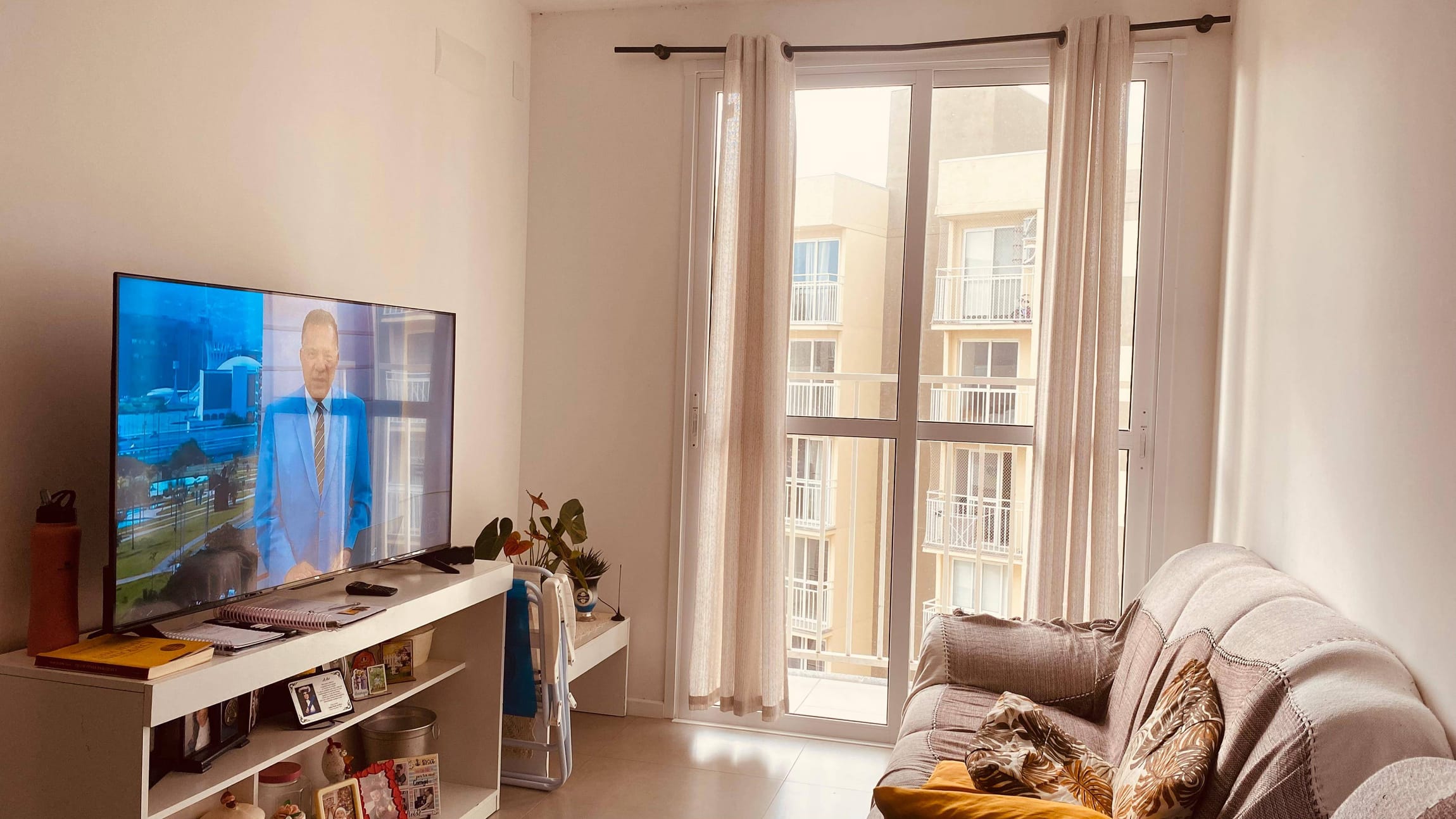 Apartamento à venda no Acqua Parque Residence, Pelotas – 50 m², 2 quartos, piso porcelanato, sacada e vaga.