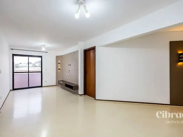 Apartamento 2 quartos e 1 banheiro, para alugar, no bairro Parolin em Curitiba