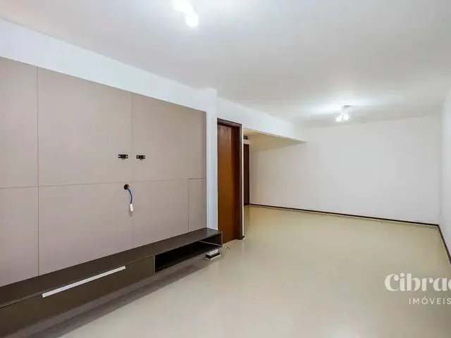 Apartamento 2 quartos e 1 banheiro, para alugar, no bairro Parolin em Curitiba
