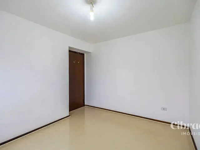 Apartamento 2 quartos e 1 banheiro, para alugar, no bairro Parolin em Curitiba