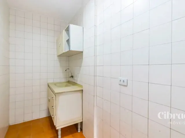 Apartamento 1 quarto e 1 banheiro, para alugar, no bairro Centro em Curitiba