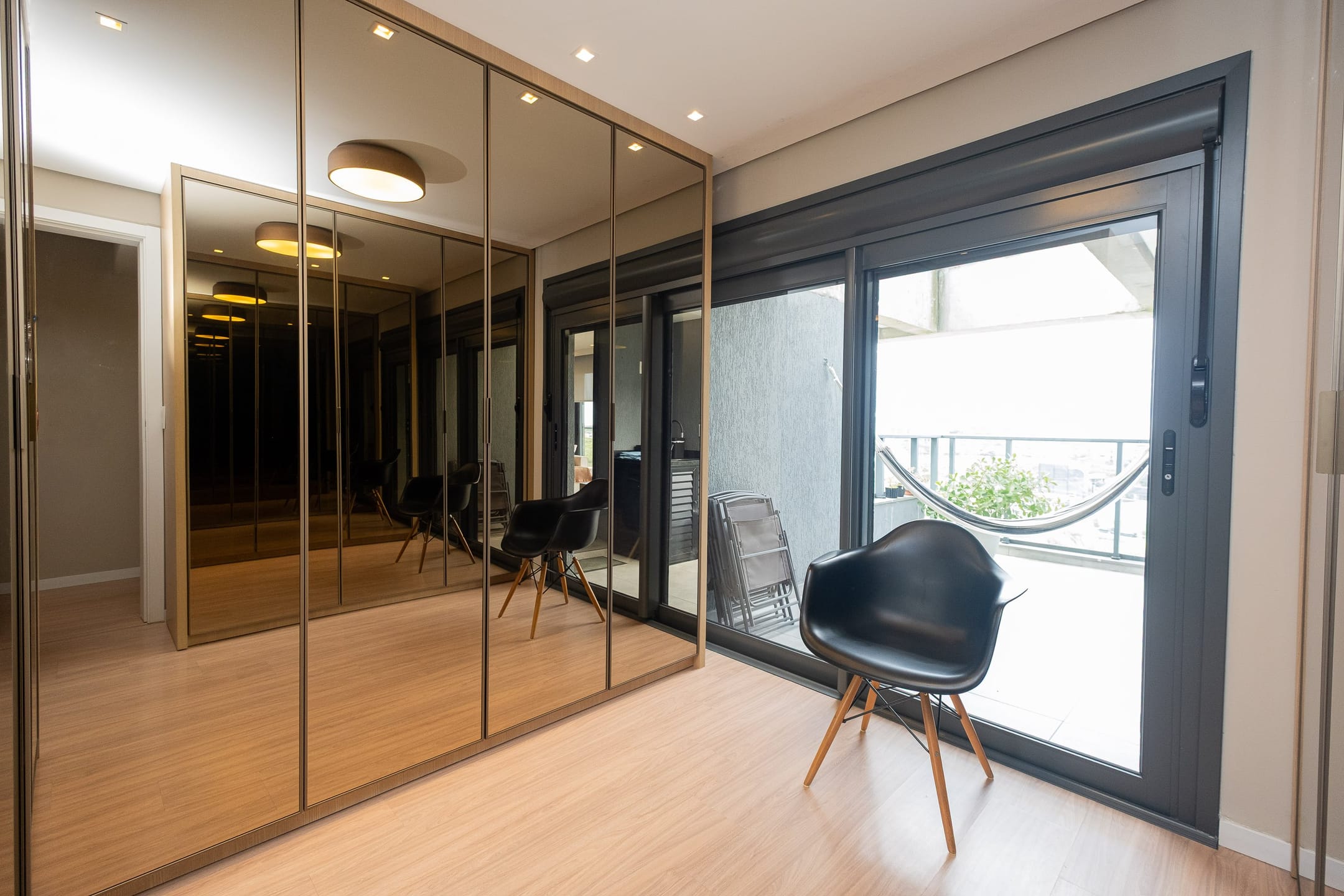 Apartamento mobiliado à venda no Inn, Parque Una - 96 m², 2 quartos (sendo 1 suíte), móveis planejados e área de lazer com churrasqueira. - 11