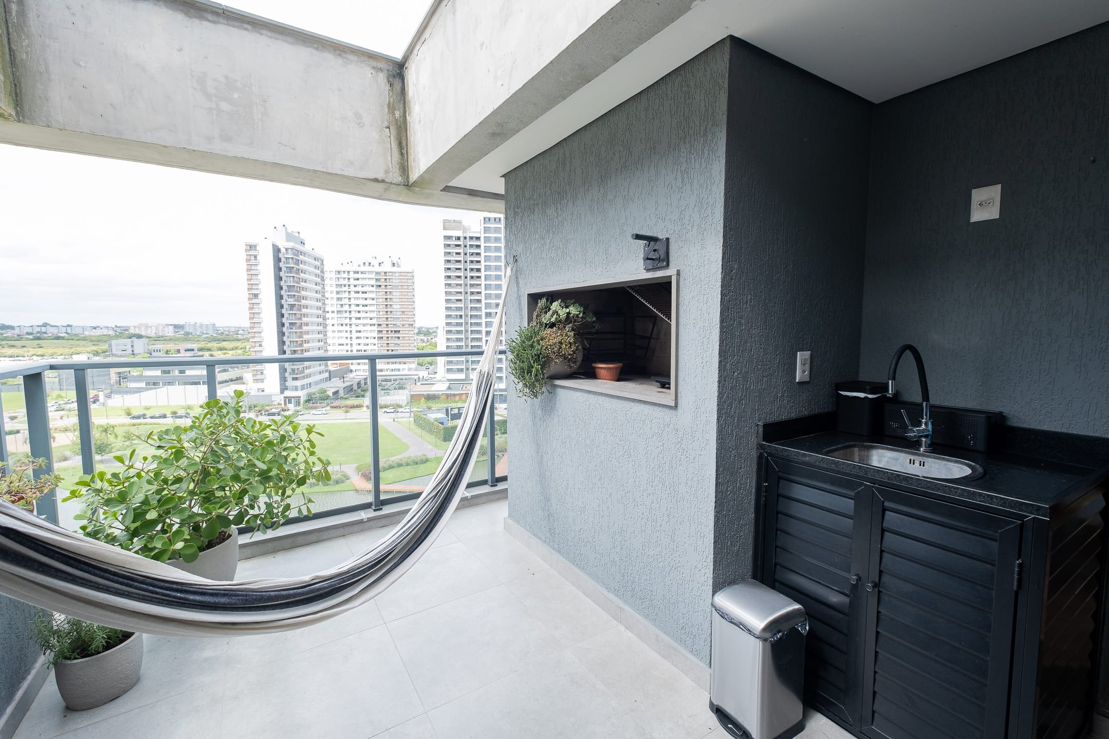 Apartamento mobiliado à venda no Inn, Parque Una - 96 m², 2 quartos (sendo 1 suíte), móveis planejados e área de lazer com churrasqueira. - 15