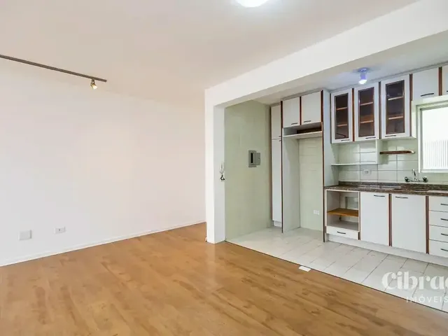 Apartamento 3 quartos e 2 banheiros, para alugar, no bairro Cristo Rei em Curitiba