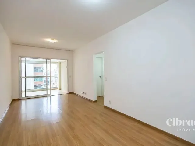 Apartamento 2 quartos e 2 banheiros, para alugar, no bairro Centro em Curitiba