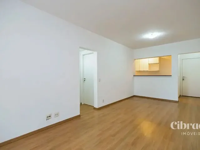 Apartamento 2 quartos e 2 banheiros, para alugar, no bairro Centro em Curitiba
