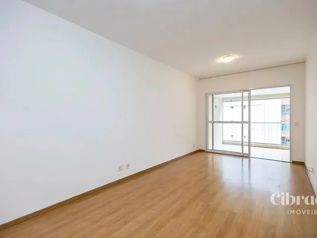 Apartamento 2 quartos e 2 banheiros, para alugar, no bairro Centro em Curitiba