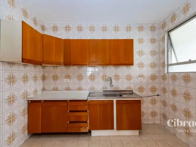 Apartamento 2 quartos e 2 banheiros, para alugar, no bairro Batel em Curitiba