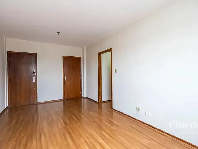 Apartamento 2 quartos e 2 banheiros, para alugar, no bairro Batel em Curitiba