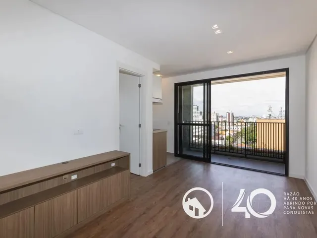 Apartamento 2 quartos e 1 banheiro, para alugar, no bairro Centro em Curitiba