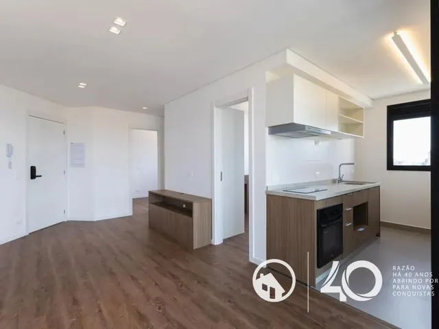 Apartamento 2 quartos e 1 banheiro, para alugar, no bairro Centro em Curitiba