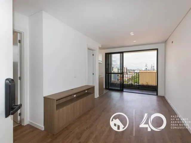 Apartamento 2 quartos e 1 banheiro, para alugar, no bairro Centro em Curitiba