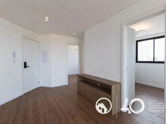 Apartamento 2 quartos e 1 banheiro, para alugar, no bairro Centro em Curitiba